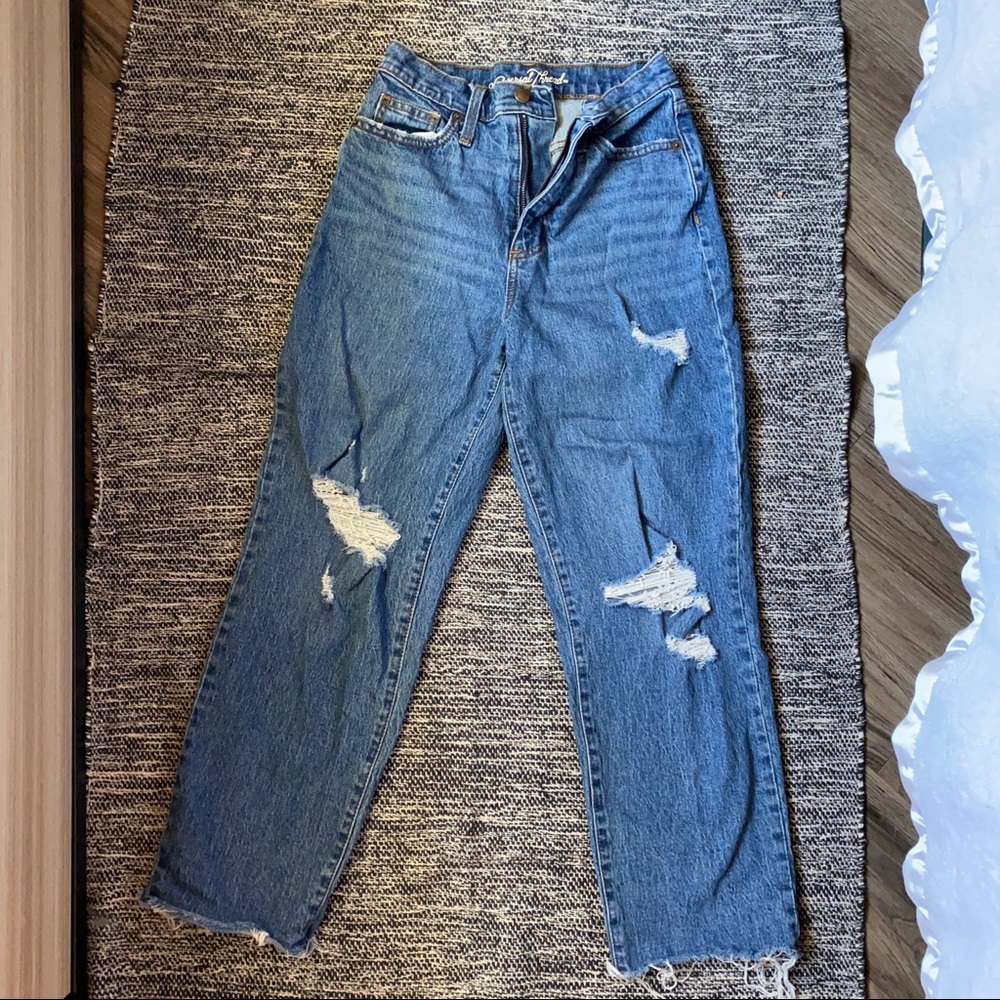 Universal thread vintage straight blue jeans distressed